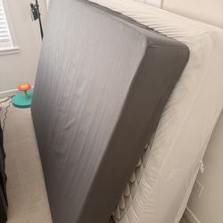 Queen Size Bed – Complete Set (Headboard, Base, Mattress & Topper)