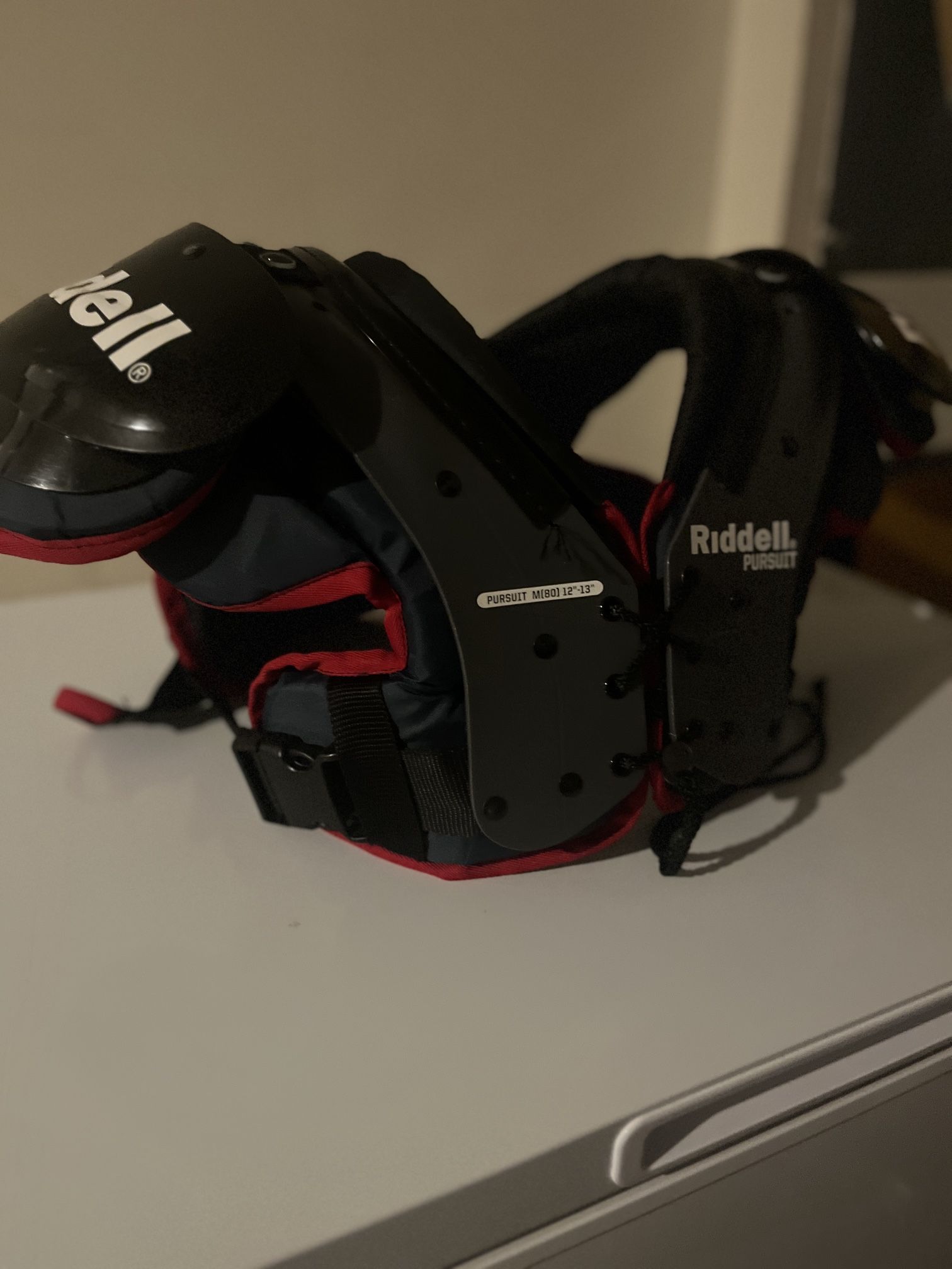 Riddell Pursuit Youth Medium  Shoulder Pads