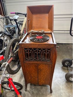 Antique Sonora phonograph (make offer)