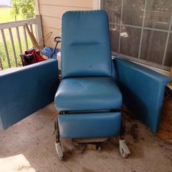 Dialysis chair 