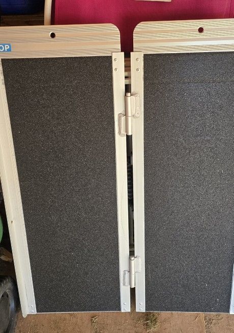 Folding Ramp Hold 500lbs. 