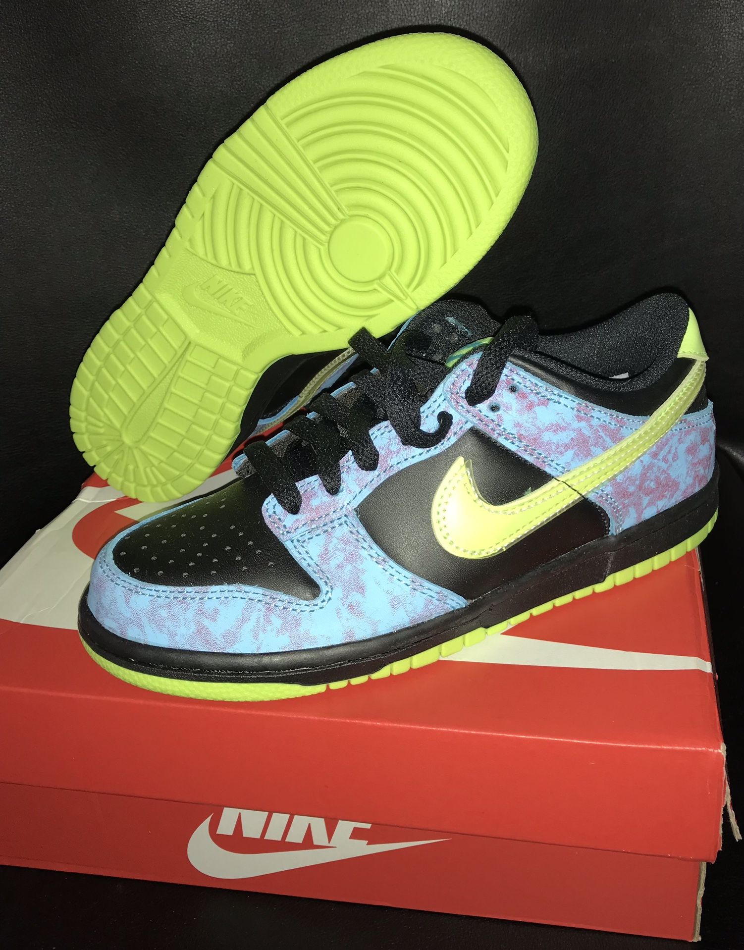 Nike Dunk Low SE 2, Size 4.5 Youth