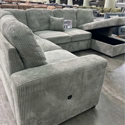New X-Large Sleeper Sectional Couch With Storage And USB / Free Delivery 