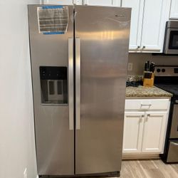 Refrigerator Whirlpool - Brand new - never used 