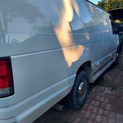 2000 Ford E-350