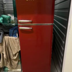 Red Galanz  refrigerator Good Condition. 