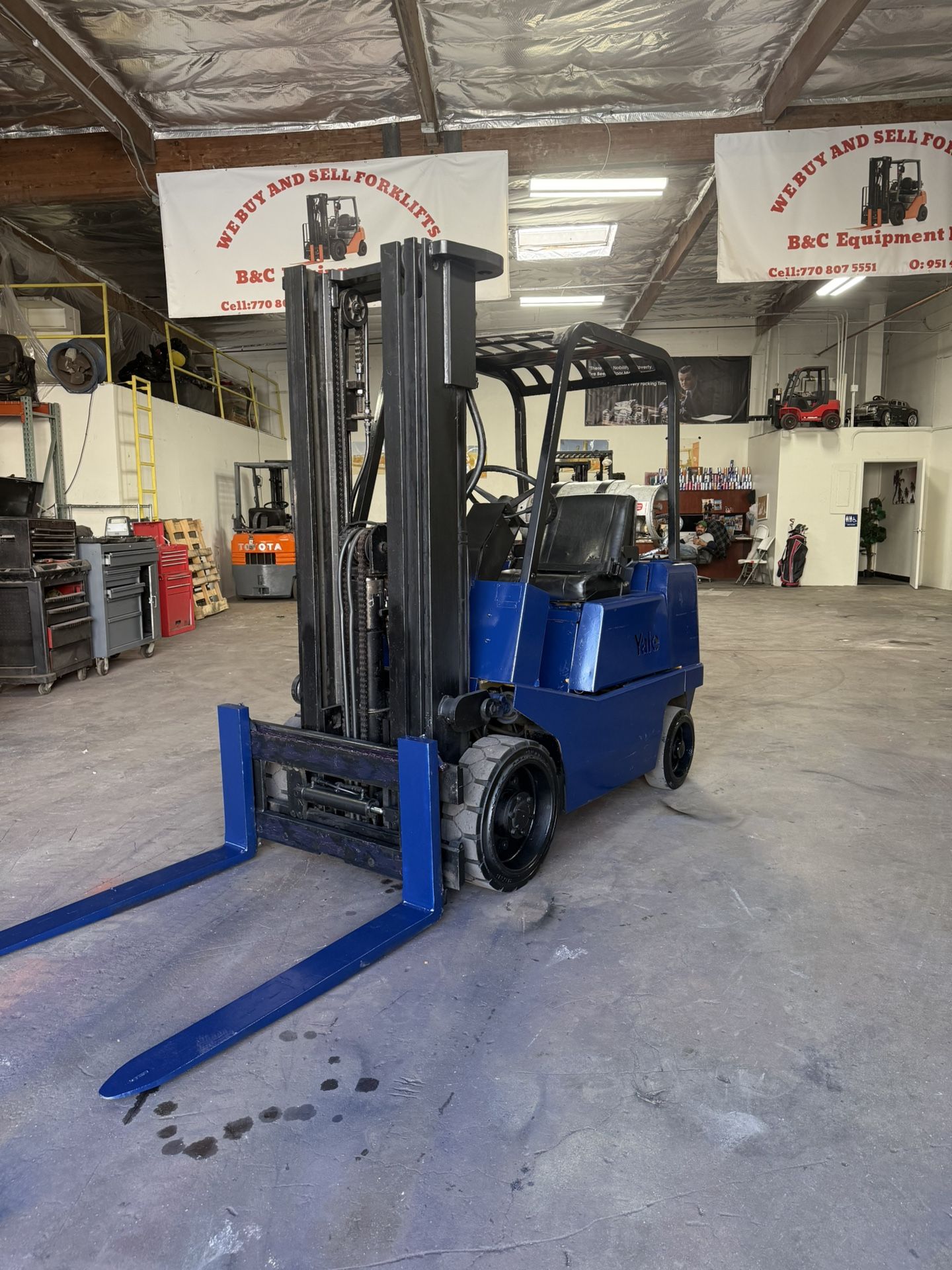 Yale Forklift 5000lb Runs Good