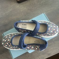 Tom’s Kids  Shoes Size 9
