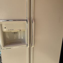 EXTRA CLEAN DOUBLE DOOR BIG SIZE 69 LENGTH 35 1/2  WIDTH 30 DEPTH REFRIGERATOR 