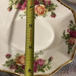 Royal Albert "Old Country Roses" Bon Bon Dish - Made in England c. 1(contact info removed)