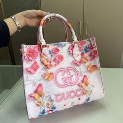 The printed tote bag is beautiful and versatile

