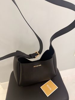 Michael Kors Black Shoulder Bag – Gold Hardware