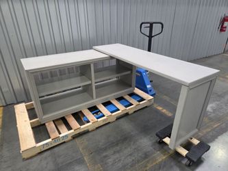 Swivel desk