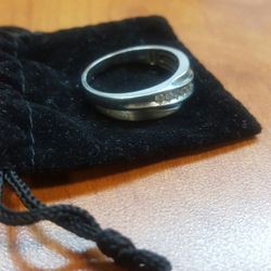 10 carat white gold Men's ring size 11