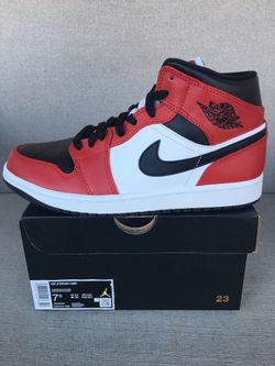 Jordan 1 Mid Chicago Toe