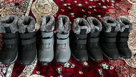 Drecage waterproof snow boots featuring a warm fur lining and hook-and-loop velcro straps for a secu