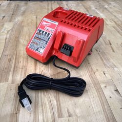 Milwaukee M12 and M18 12-Volt/18-Volt Lithium-lon Multi-Voltage Battery Charger