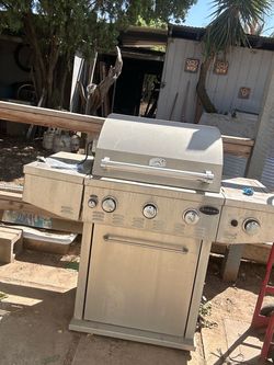 Propane BBQ with rotisserie attachment