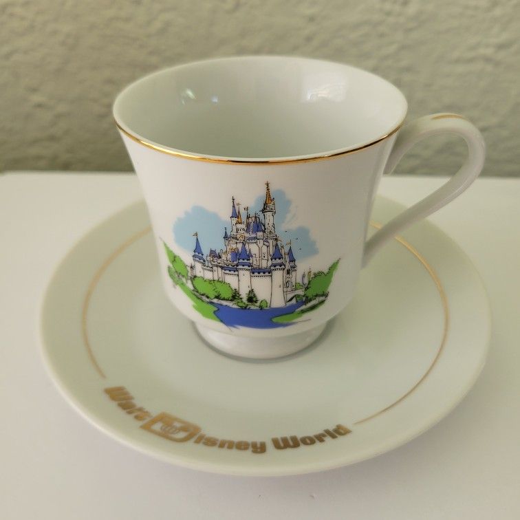 Disneyland Walt Disney World Tea Cup & Saucer Cinderella Castle Gold Trim Japan