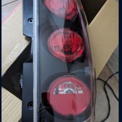 Tail Light For 2007-2014 GMC Yukon Passenger Side