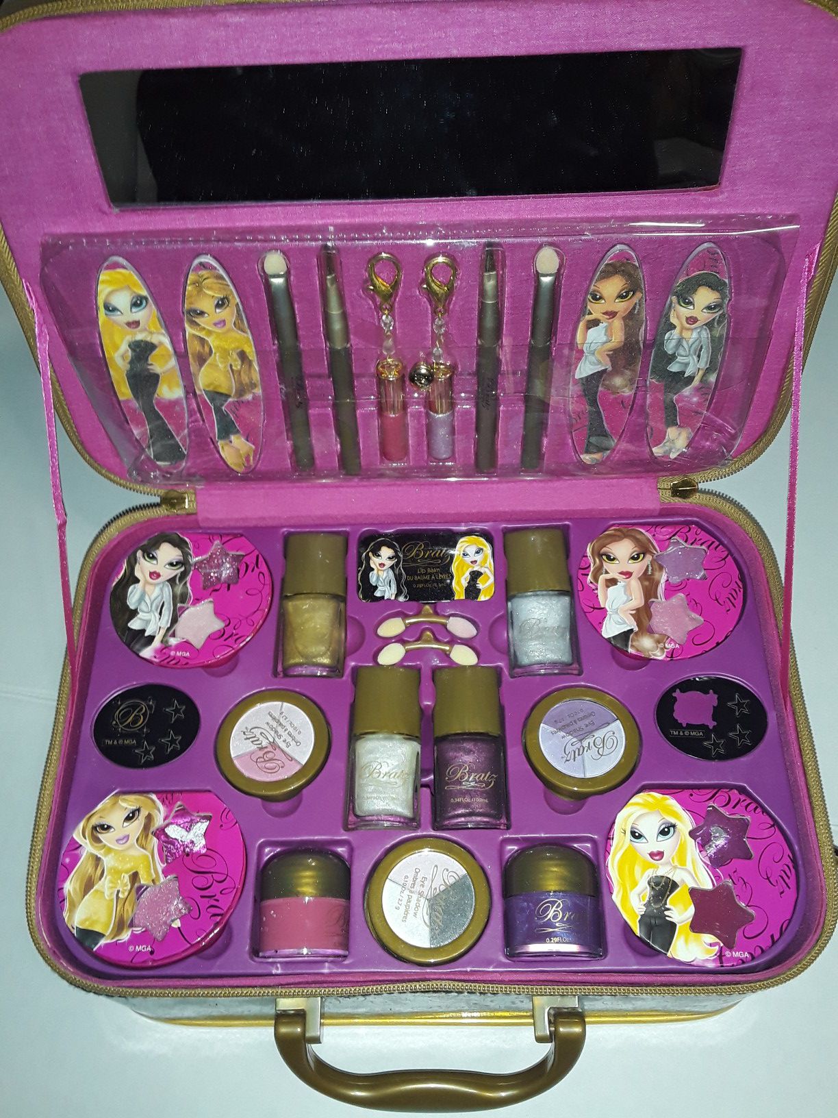 Bratz doll case with makeup