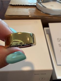 Oura Ring 4 Gold Size 7 w/ Original Box & Charger - Minor Wear - Fully Working