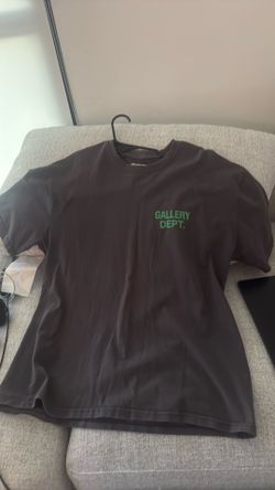 Gallery Dept. size large