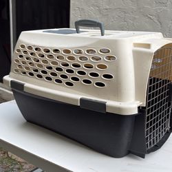 Pet carrier H15”, W15”, Deep24”. Normal use, no issues. Location 👇