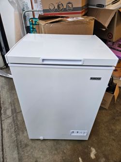 3.5 cubic Foot Deep Freezer BRAND NEW OPEN BOX