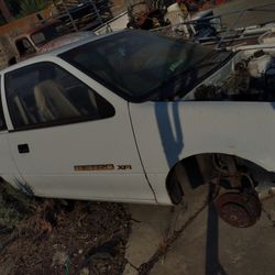 3 GEO METROS FRAMES AND PARTS SOLD AS LOT!