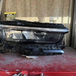 OEM RIGHT HEADLIGHT FOR 2024 GRAND CHEROKEE