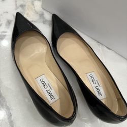 Jimmy Choo Black Patent Aza Kitten Heel - Size 37 - Excellent Condition- Originally $545. Asking $175