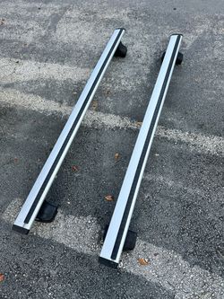 Thule Crossbars (Evo 60”) with 480 Traverse Foot Pack.
