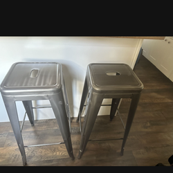 2 Metal bar stools