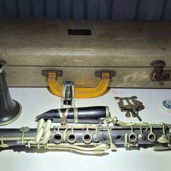 Vintage Collegiate by Horton Clairnet - PARTS OR REPAIR