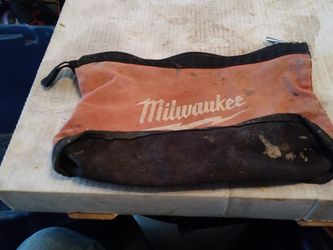 SMALL MILWAUKEE TOOL BAG NO HOLES & ZIPPER WORKS GREAT