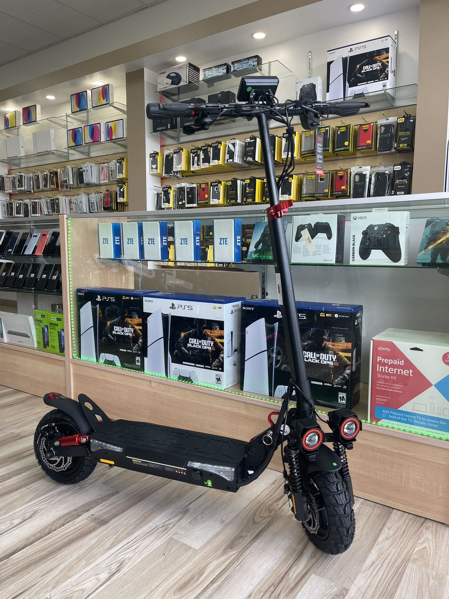 IX4 iScooter E-scooter Electric Scooter Can Go Up To 25MPH Foldable! Shop Without Using Credit! $0 To $100 Down To Take It Today!