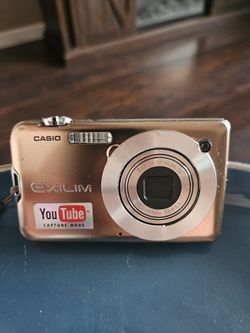 Casio EXILIM EX-S12 12.1MP Digital Camera W/ Charger Battery