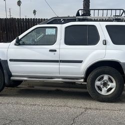 3.3Liter Nis san 2003 Xterra 4wd 178k.