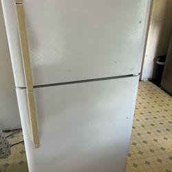 $300 Functional Used Kenmore 18 cubic feet refrigerator
