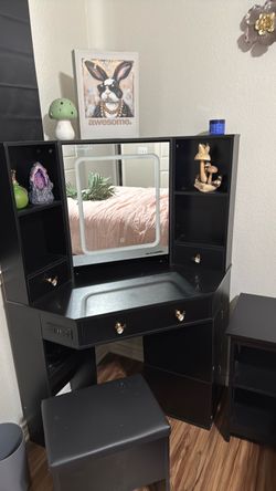 Vanity with custom knobs