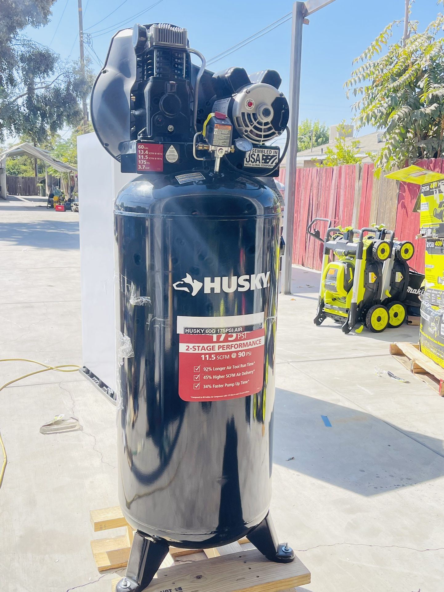 Husky 60 Gal. 3.7 HP 1Phase 175 PSI Oil Lubed Belt Drive Stationary