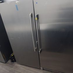Electrolux  Fridge And Freezer New Open Box Warranty  Scratch And Dent Small Damage Real Back Corner Warranty..both Item $3800