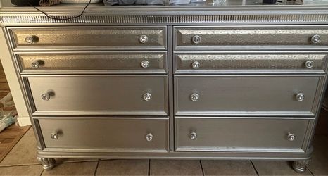 Queen size bedroom set