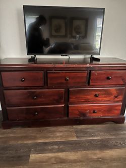 Solid Wood Dresser + Smart TV – Great Deal!