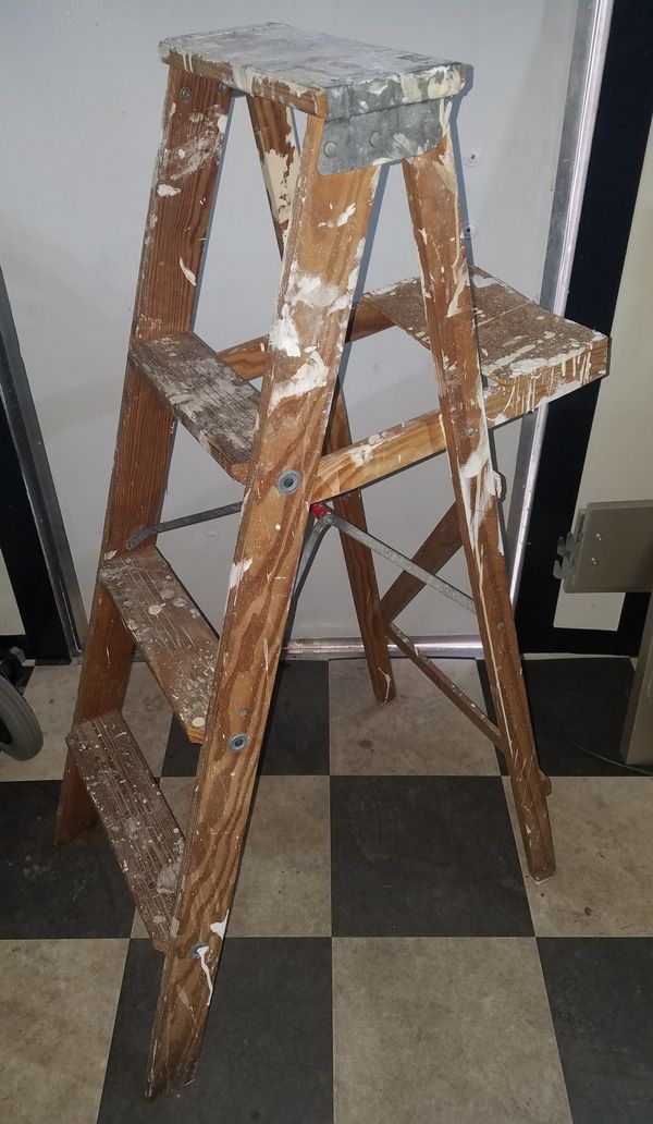 4 Foot Wooden Ladder For In Morton Grove Il Offerup