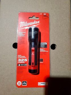 NEw, NUEVO, Milwaukee

325 Lumens LED Aluminum Flashlight