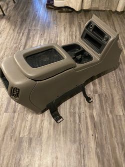 03-06 gmc middle console