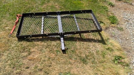 Hitch mounted cargo carrier