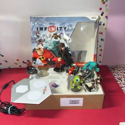 Disney Infinity Starter Pack  Wii And 4 More Extra 